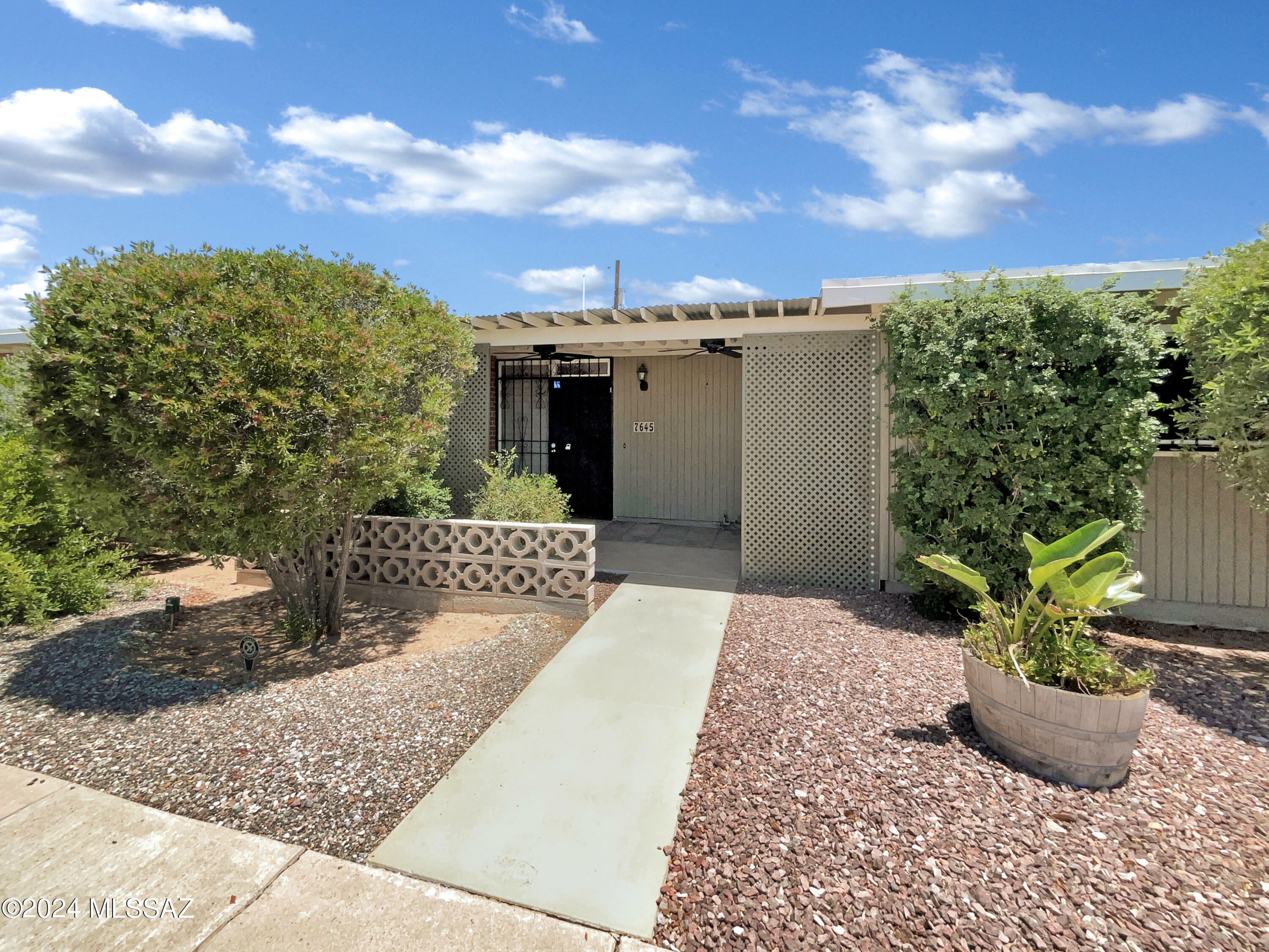 Property Photo:  7645 E Golf Links Road  AZ 85730 