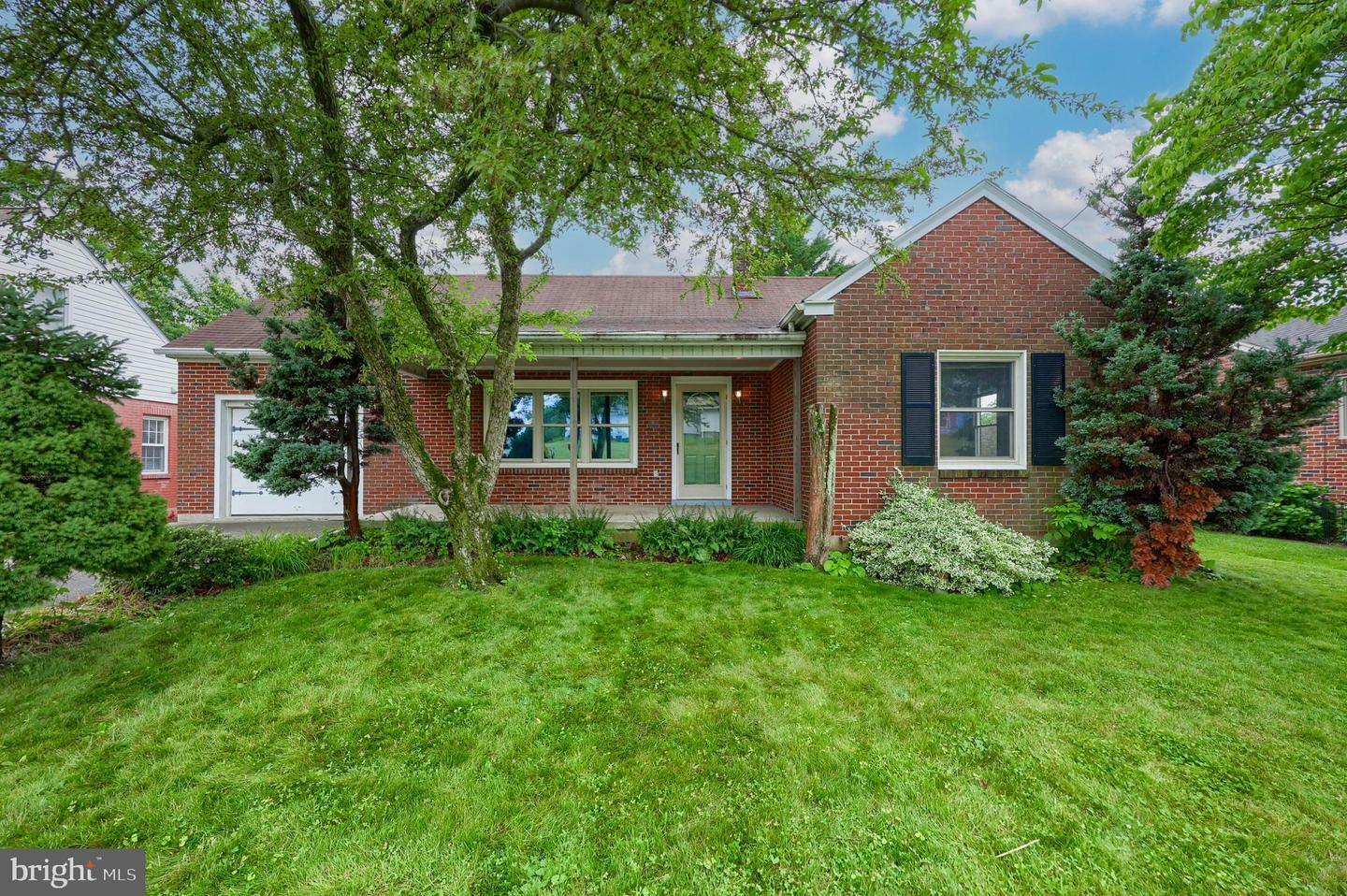 Property Photo:  2112 Temple Avenue  PA 17603 