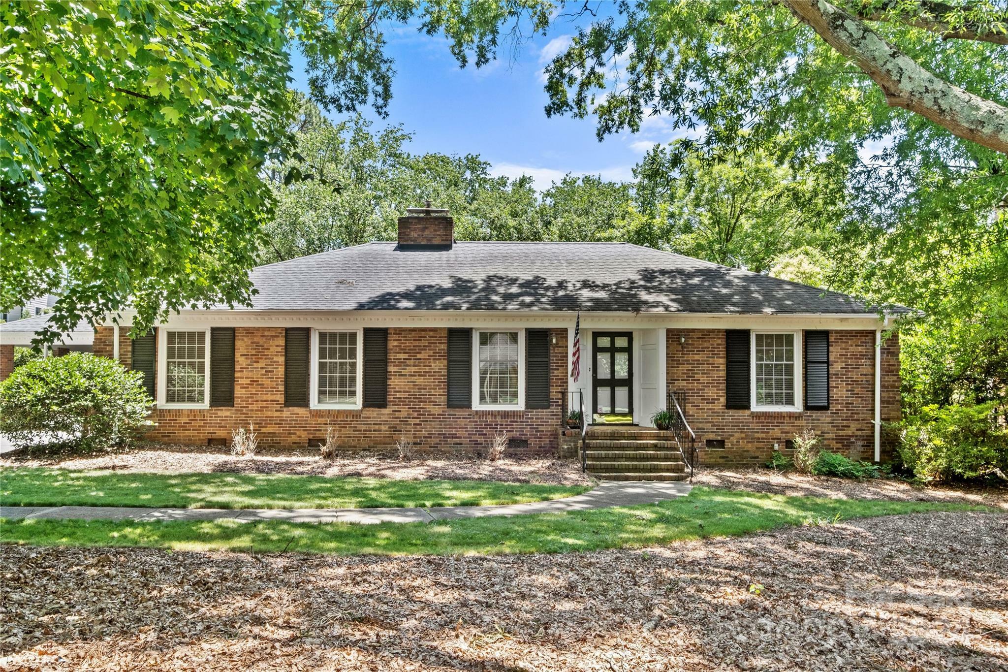 Property Photo:  1321 Ferncliff Road  NC 28211 