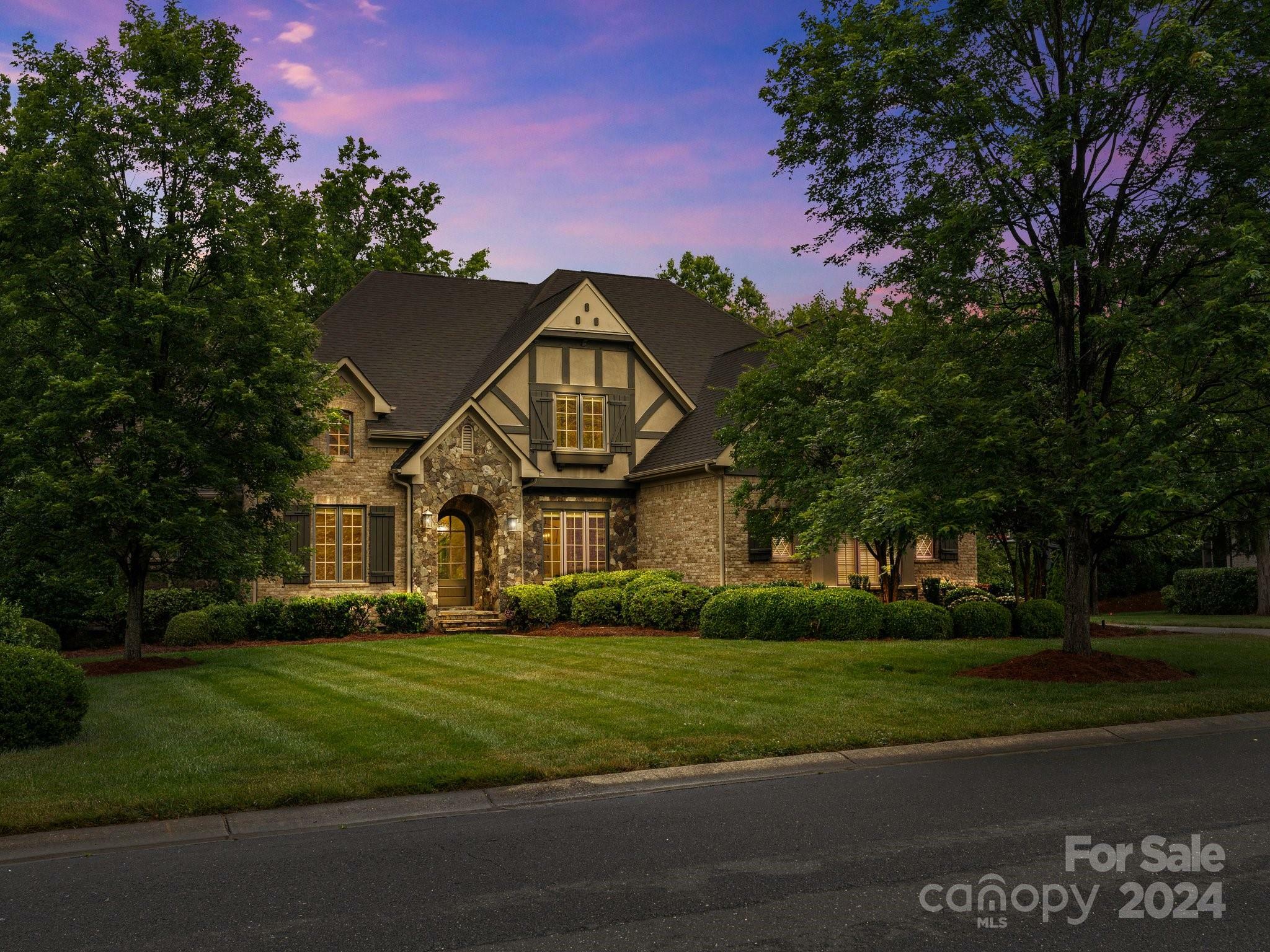 Property Photo:  213 Glenmoor Drive  NC 28173 