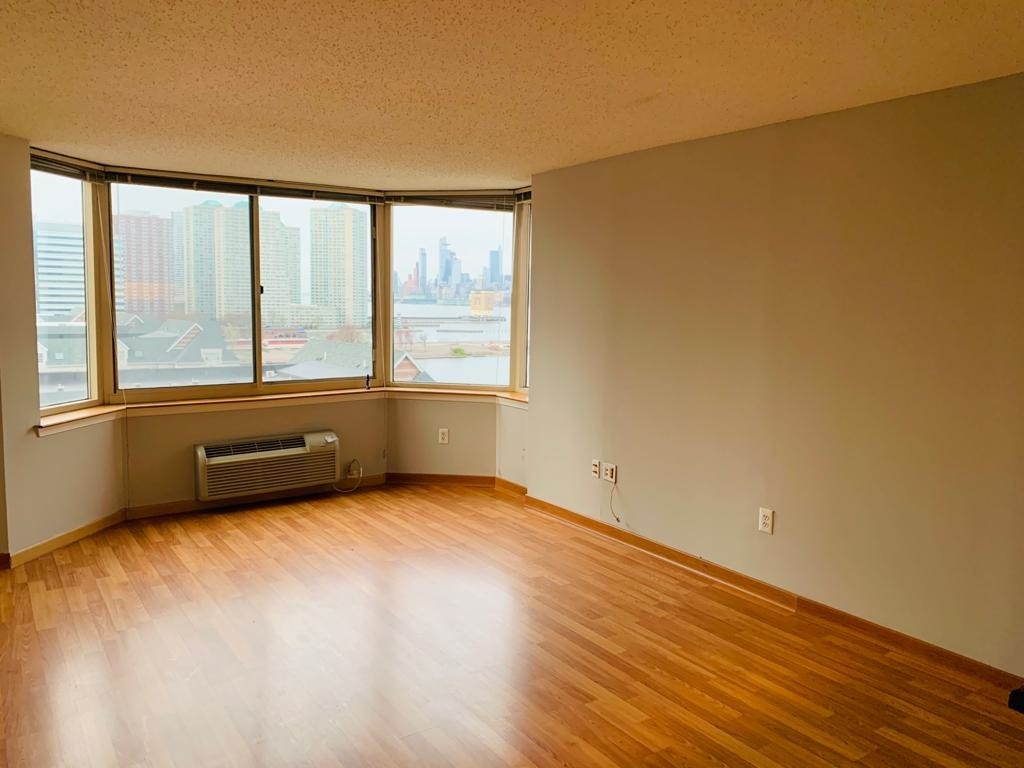 Property Photo: 1 2nd St 910 NJ 07302