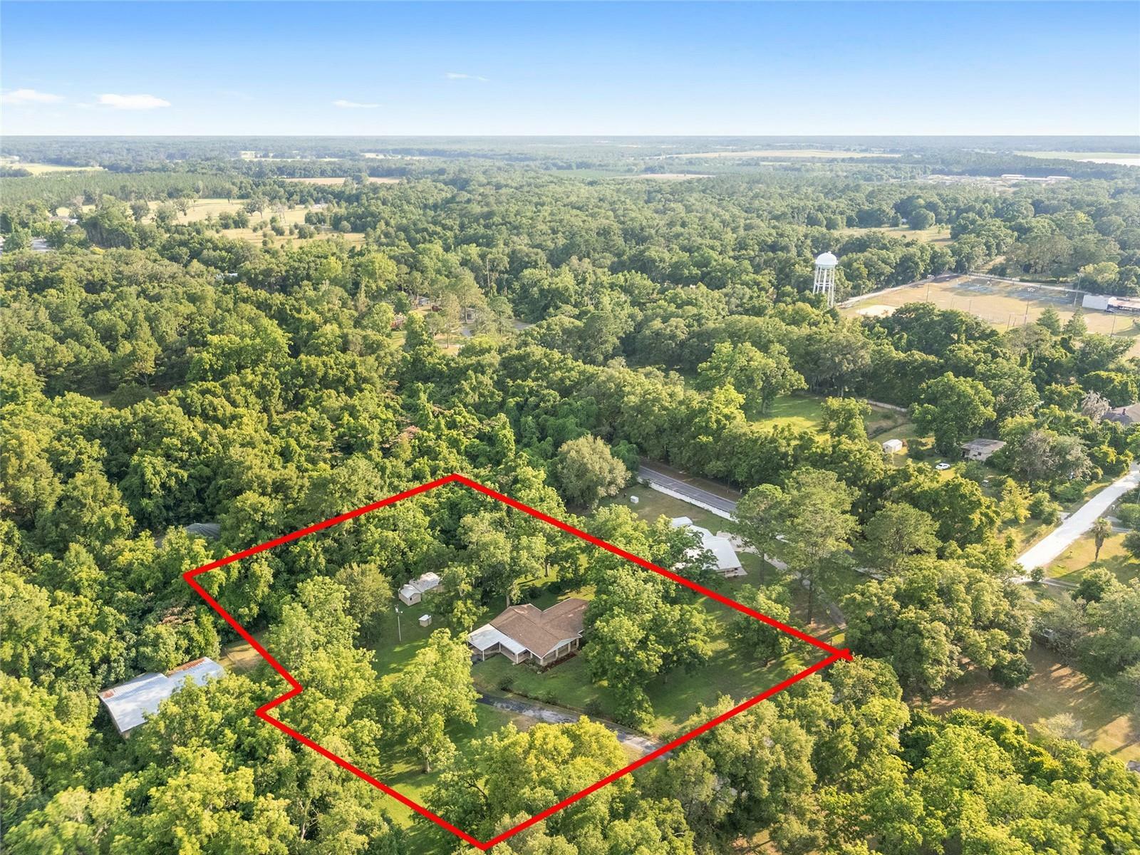 Property Photo: 16923 SW 139th Avenue FL 32618