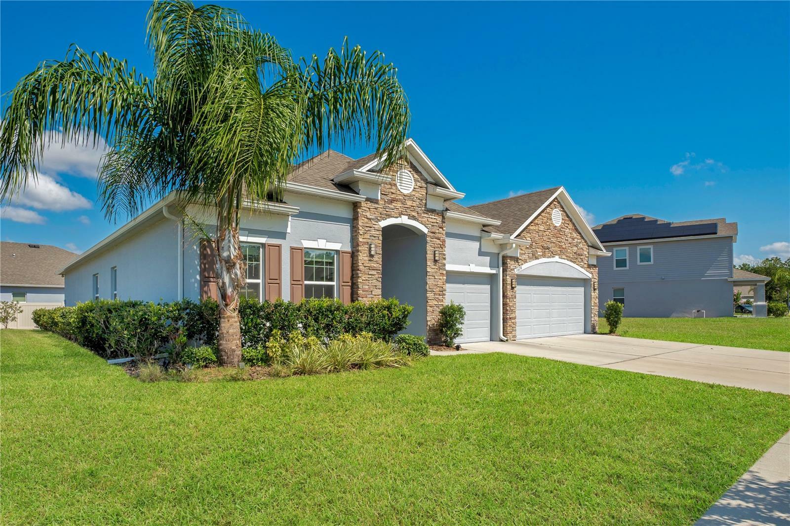 Property Photo:  1629 Marsh Pointe Drive  FL 34711 