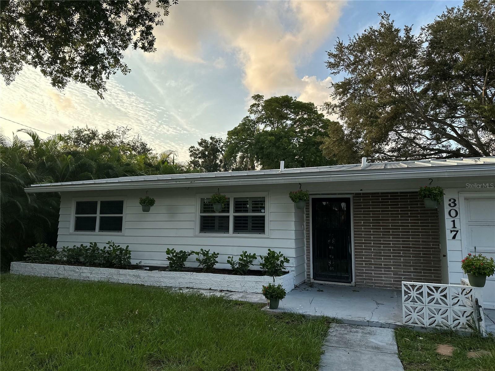 Property Photo:  3017 Alta Vista Street  FL 34237 