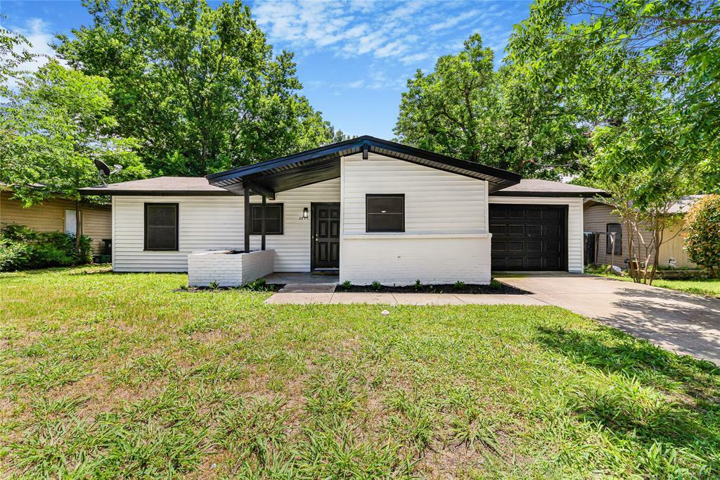 Property Photo:  2820 Holiday Drive  TX 76010 