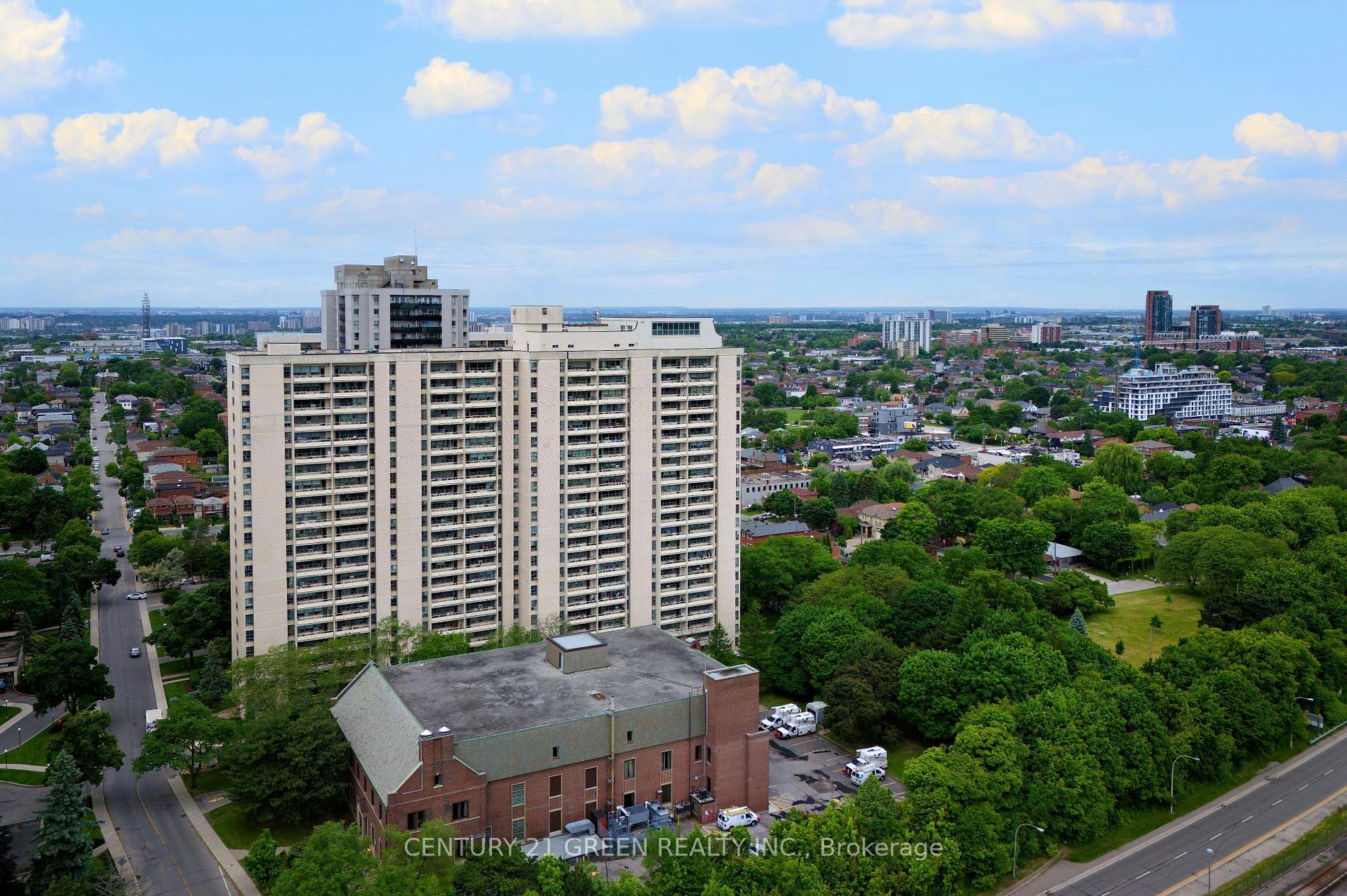 Property Photo:  360 Ridelle Ave #106  ON M6B 1K1 