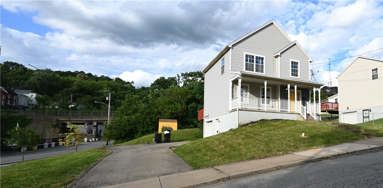 Property Photo:  607 Baldridge Avenue  PA 15104 