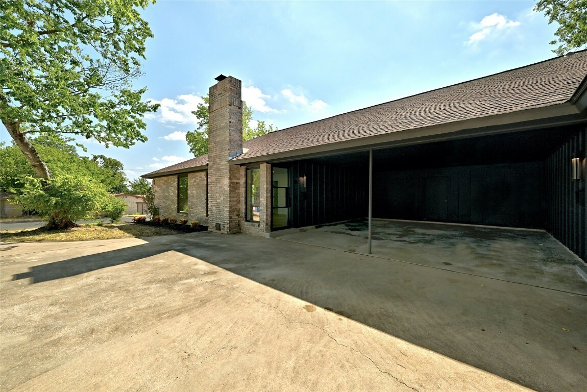 Property Photo:  2009 Holland Avenue  TX 78704 