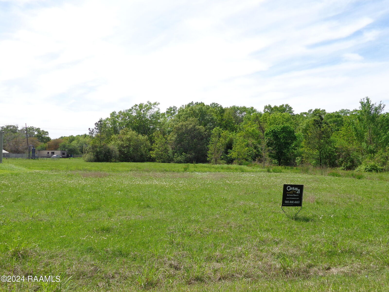 Property Photo: 1009 N Luke Drive LA 70538