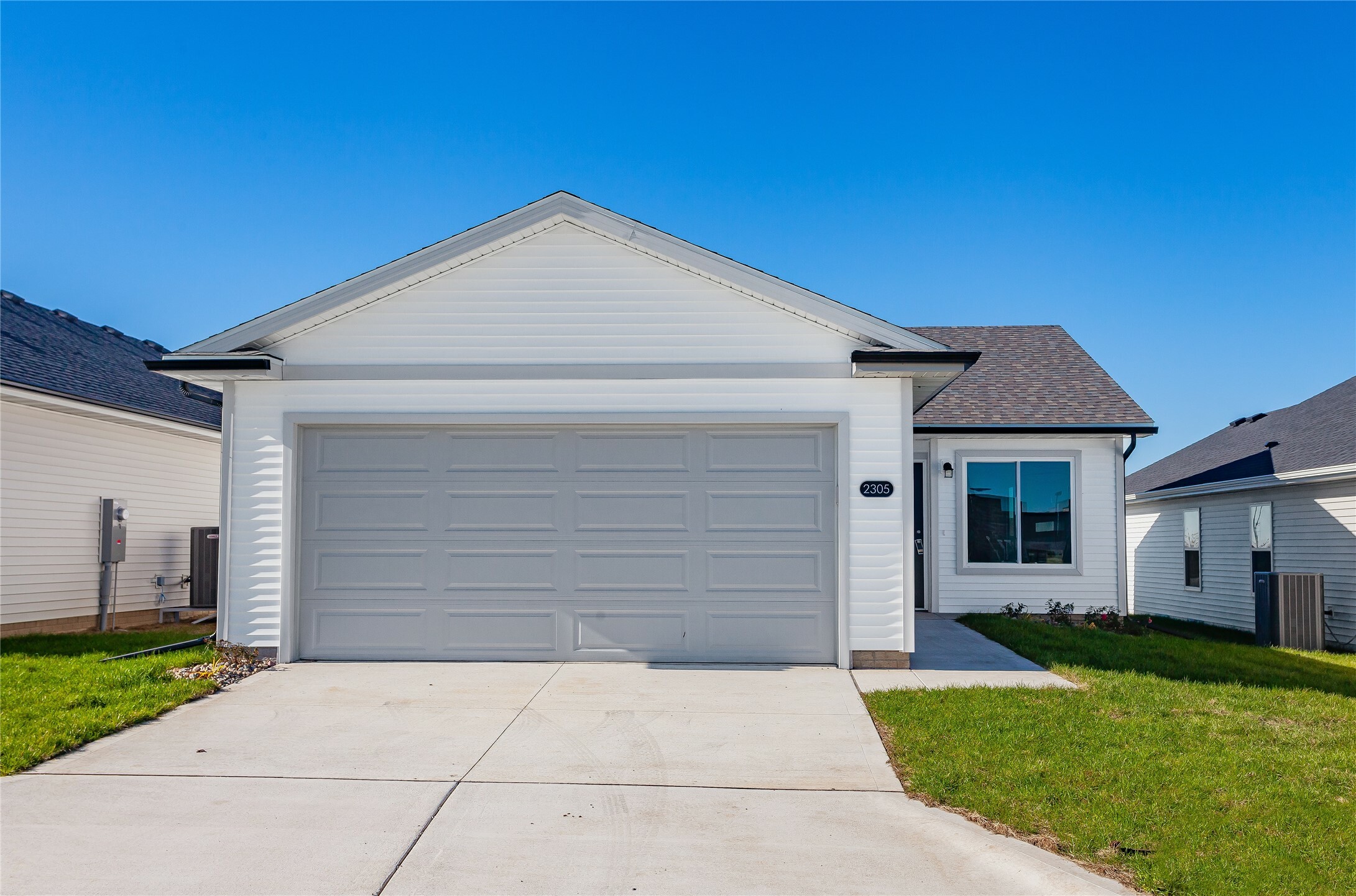 Property Photo:  2305 Legacy Drive  IA 50211 