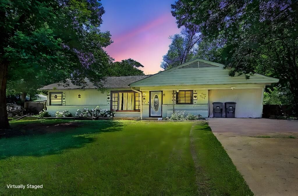 Property Photo:  405 Meadowbrook Drive  TX 75964 