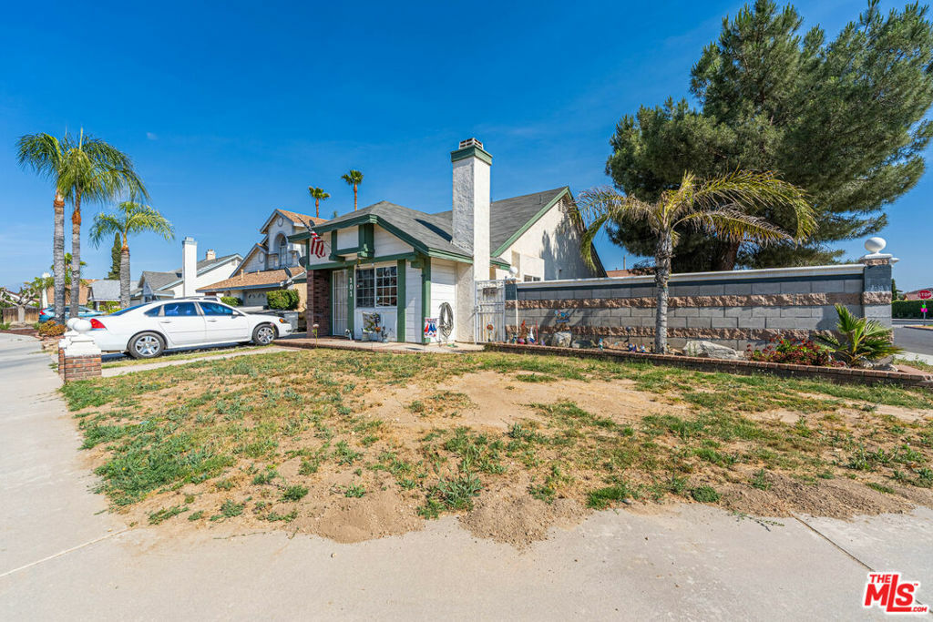 Property Photo:  101 Pinetree Drive  CA 92571 