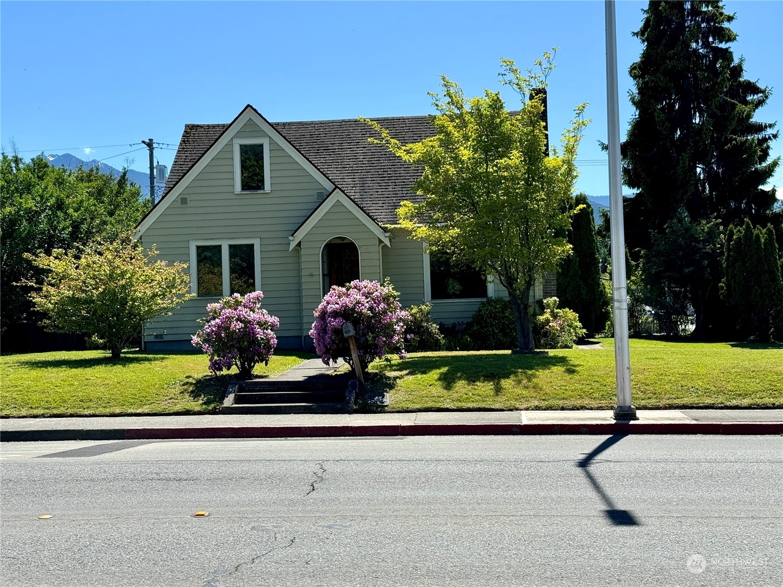 Property Photo: 702 E 8th Street WA 98362