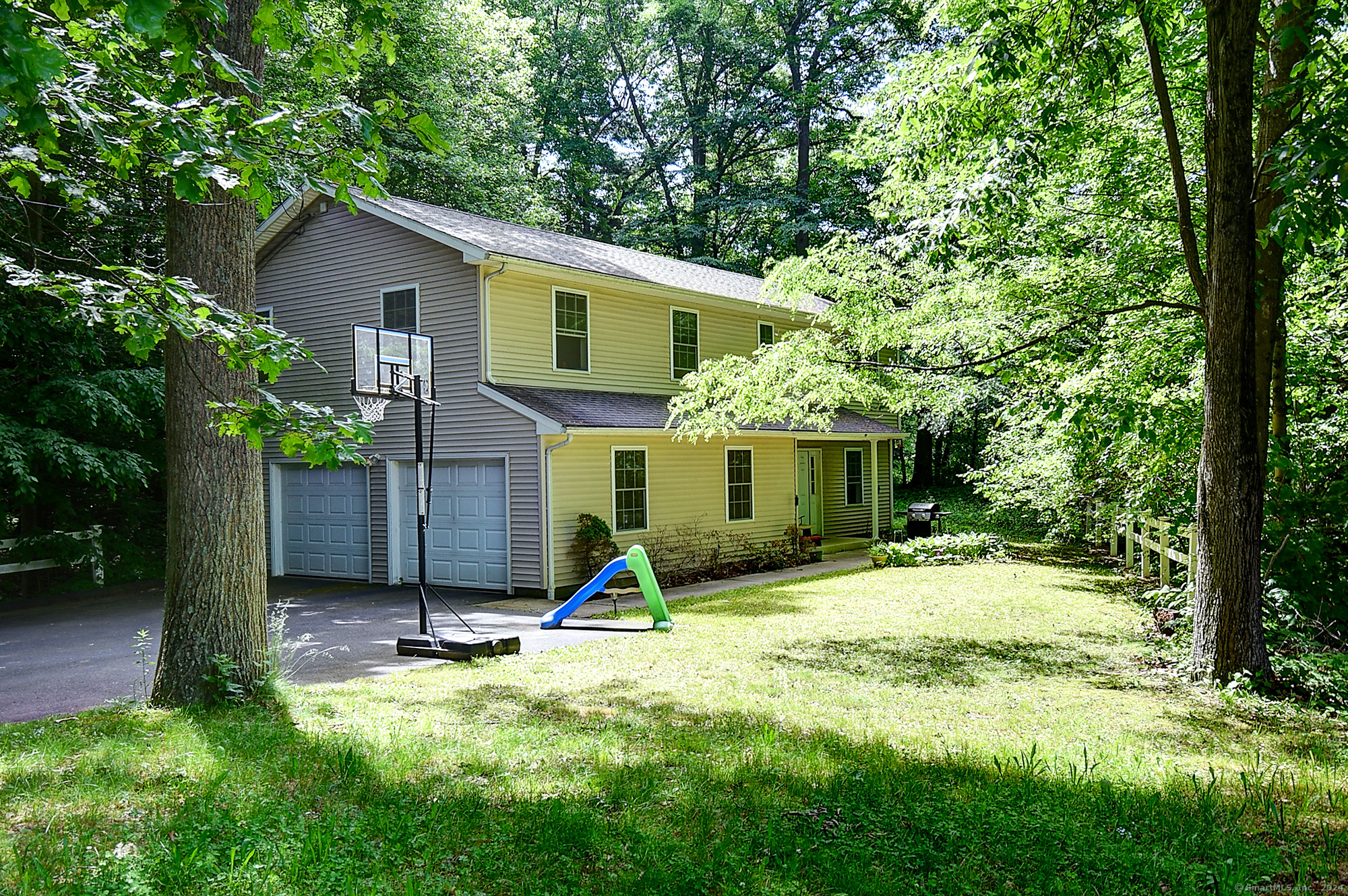Property Photo: 860 Neipsic Road CT 06033