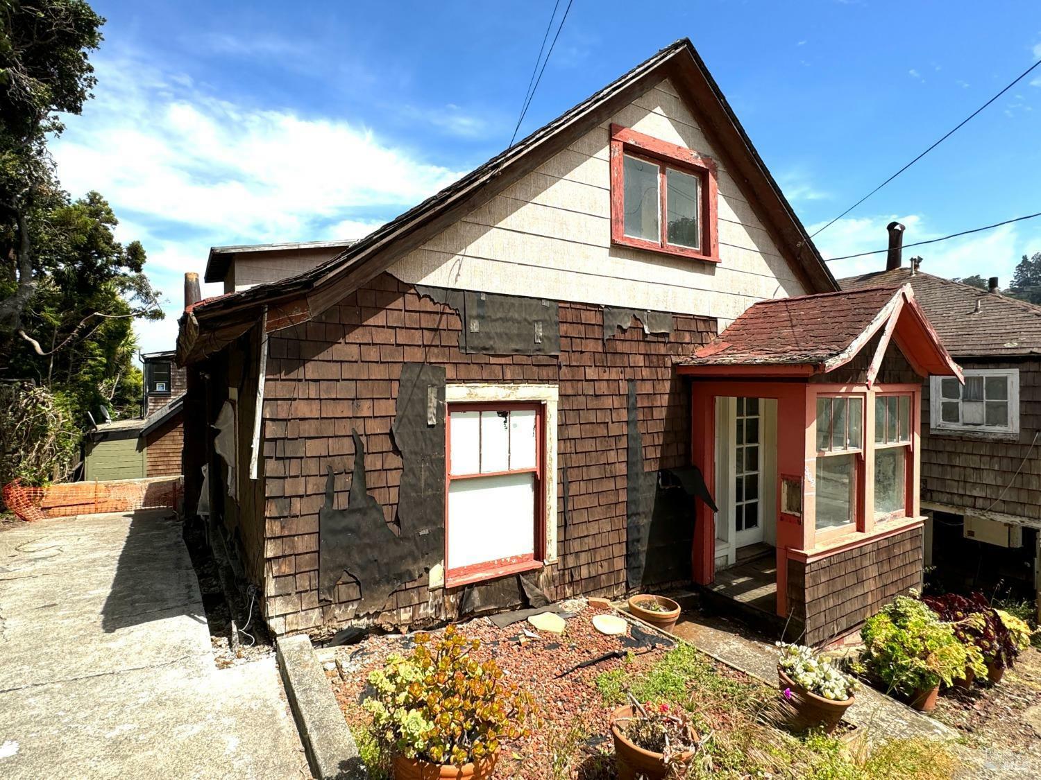 Property Photo:  302 4th Street  CA 94965 