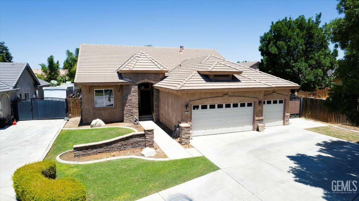 2700 Shaded Canyon Place  Bakersfield CA 93313 photo