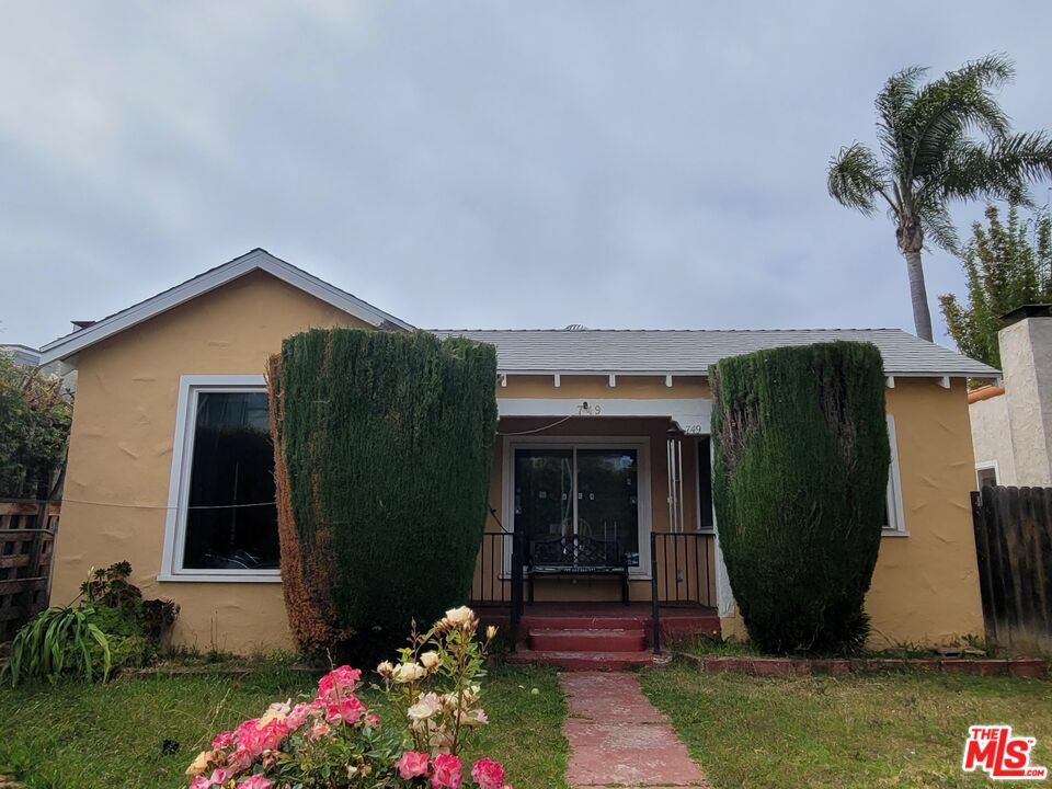 Property Photo: 749 Brooks Ave CA 90291