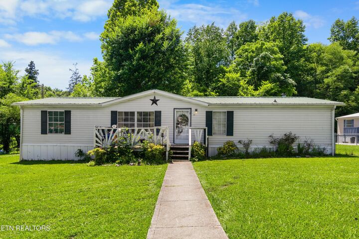 327 Ridenour Lane  Jacksboro TN 37757 photo