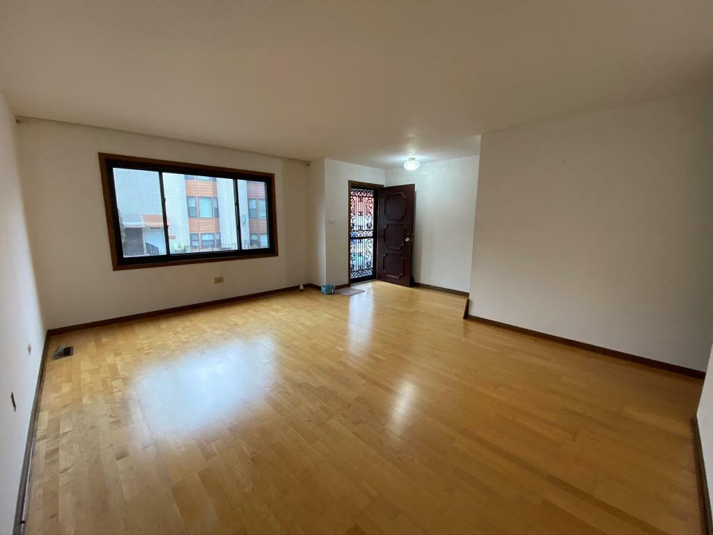 Property Photo:  345 W 30th Place  IL 60616 