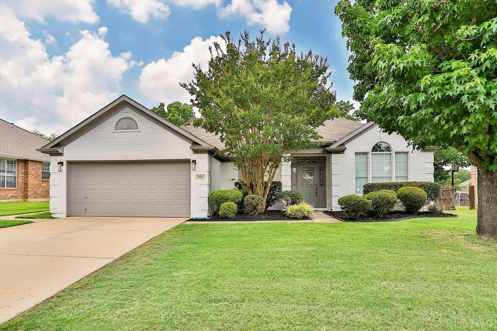 Property Photo: 2721 Silver Maple Court TX 75028