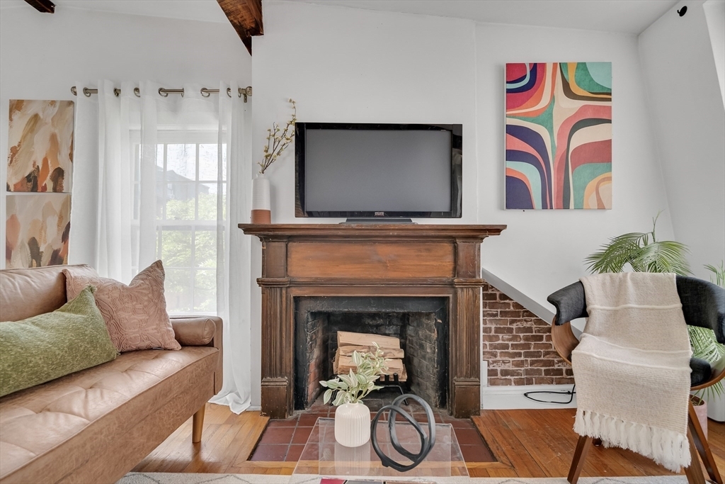 Property Photo: 123 Pinckney St 4 MA 02114