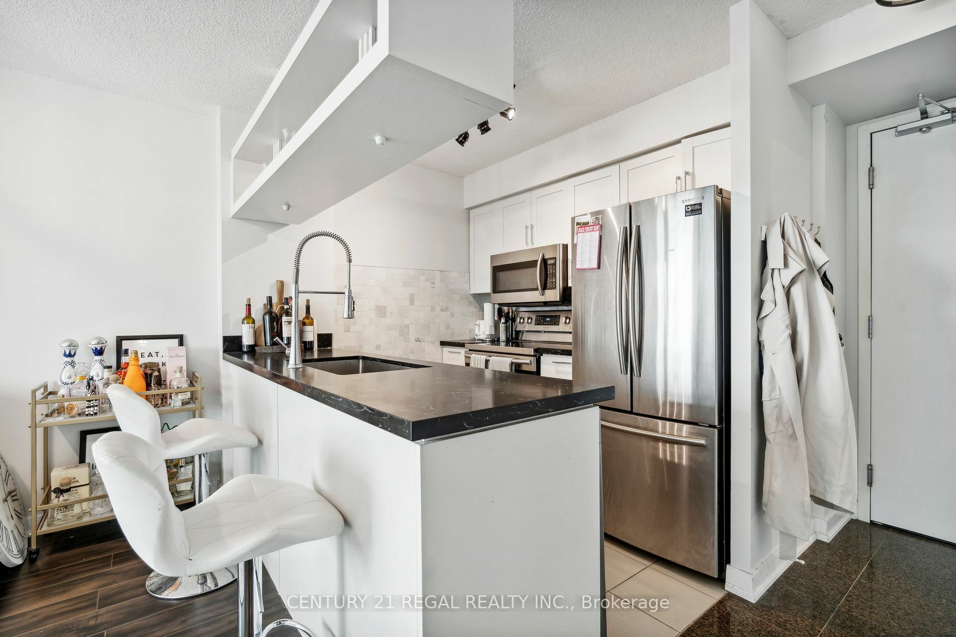 Property Photo:  81 Navy Wharf Crt 1609  ON M5V 3S2 