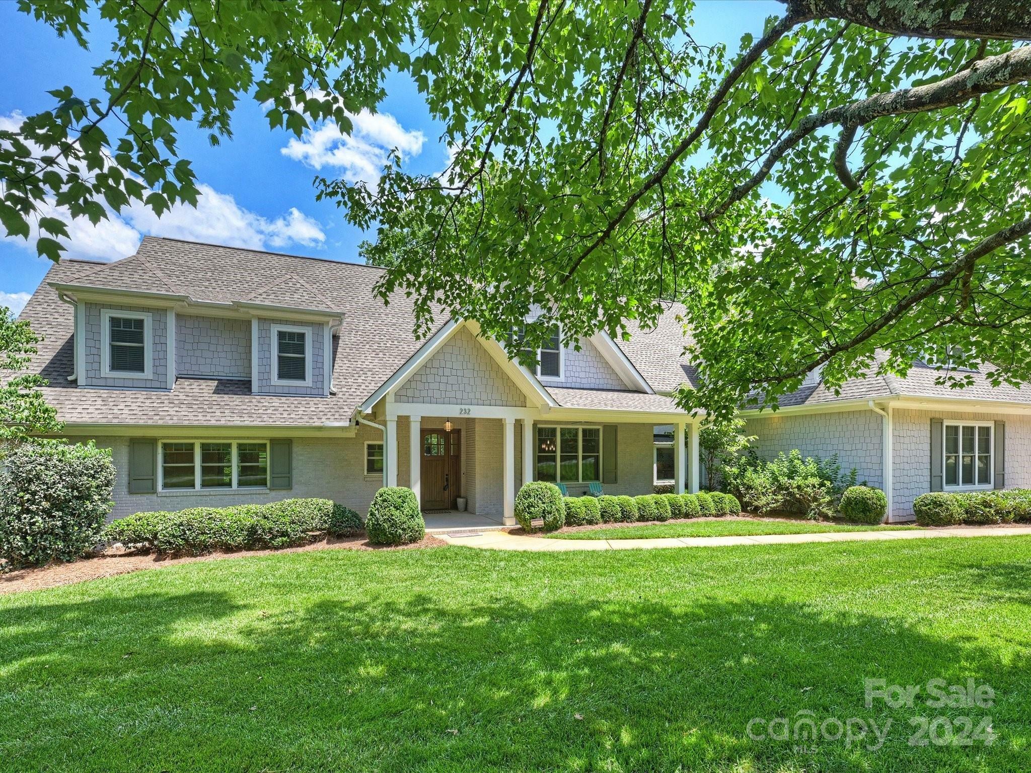 Property Photo: 232 Livingston Drive NC 28211