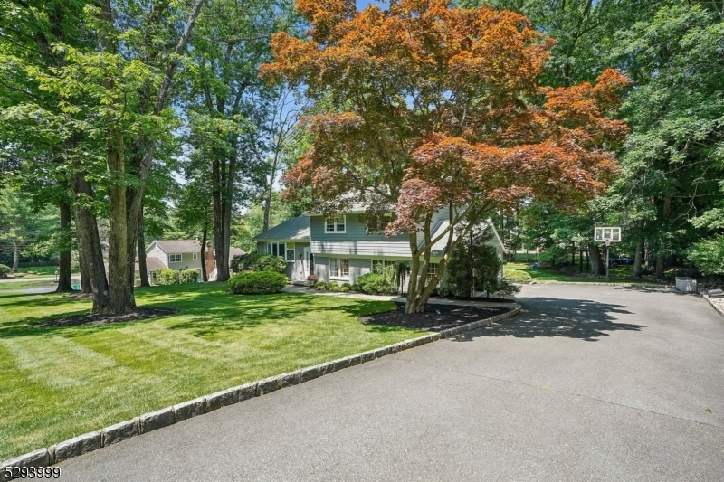 Property Photo:  3 Highland Dr  NJ 07006 