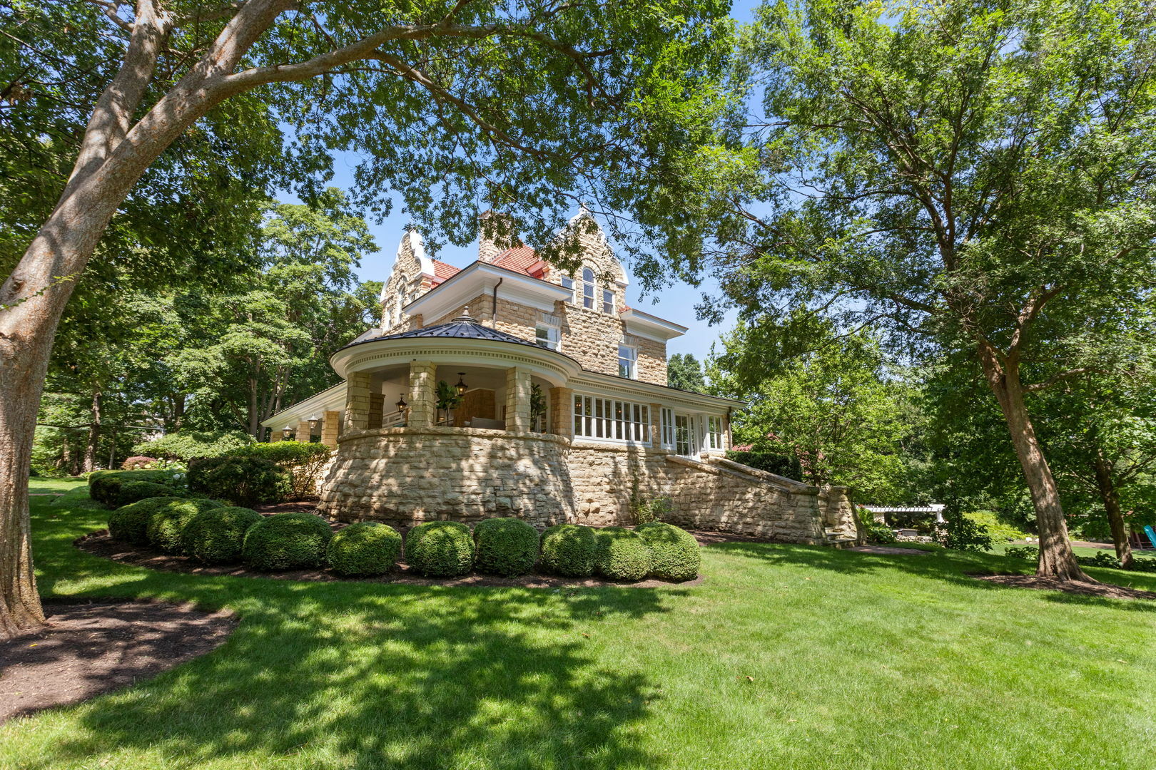 Property Photo: 316 Elizabeth Place IL 60134