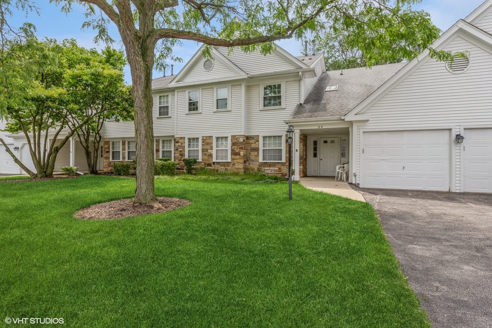 Property Photo: 24 Ashburn Court Z1 IL 60193