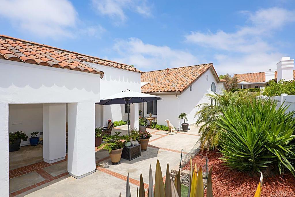 Property Photo: 4770 Collinos Way CA 92056