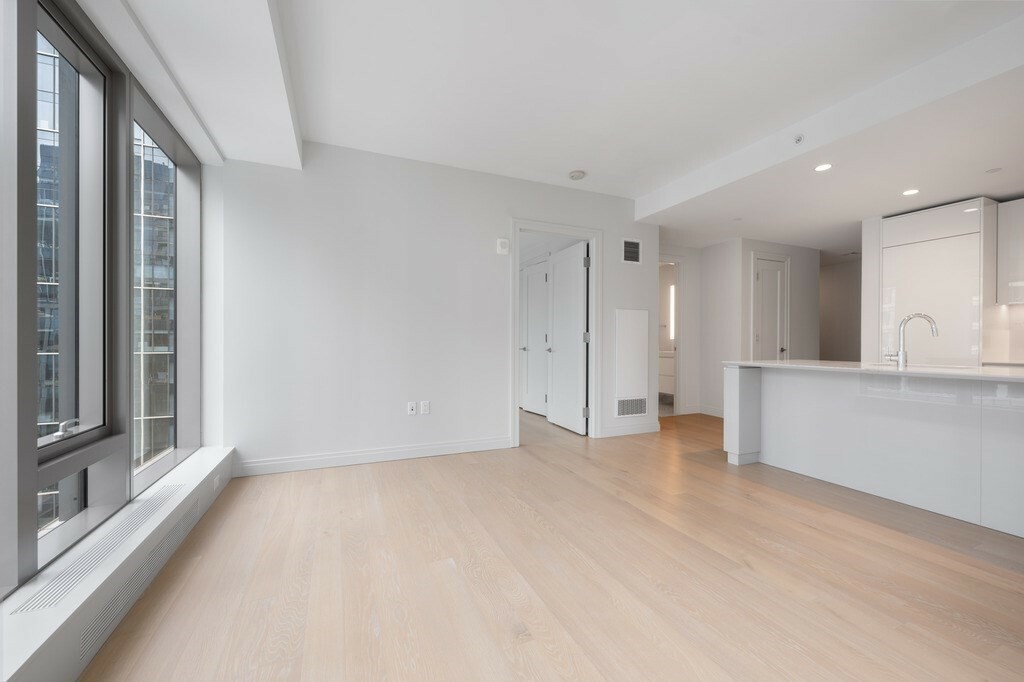 Property Photo:  135 Seaport Blvd 1607  MA 02210 