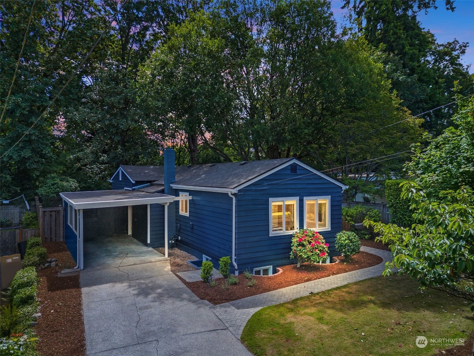 Property Photo:  9748 Wallingford Avenue N  WA 98103 