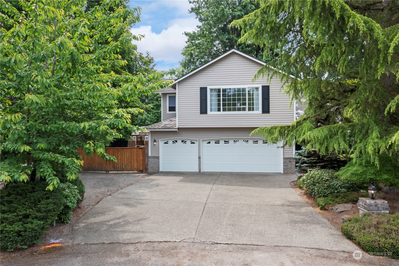 Property Photo:  1116  198th Avenue E  WA 98391 