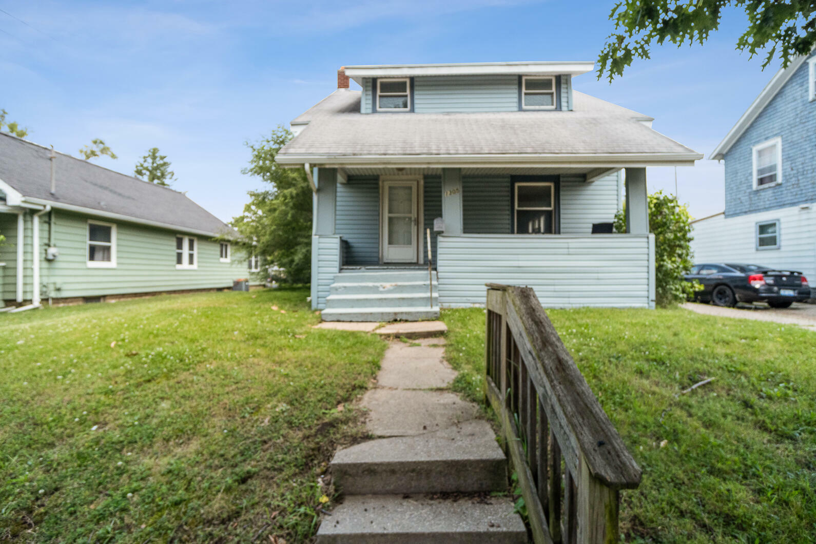 Property Photo:  1305 Lansing Avenue  MI 49202 