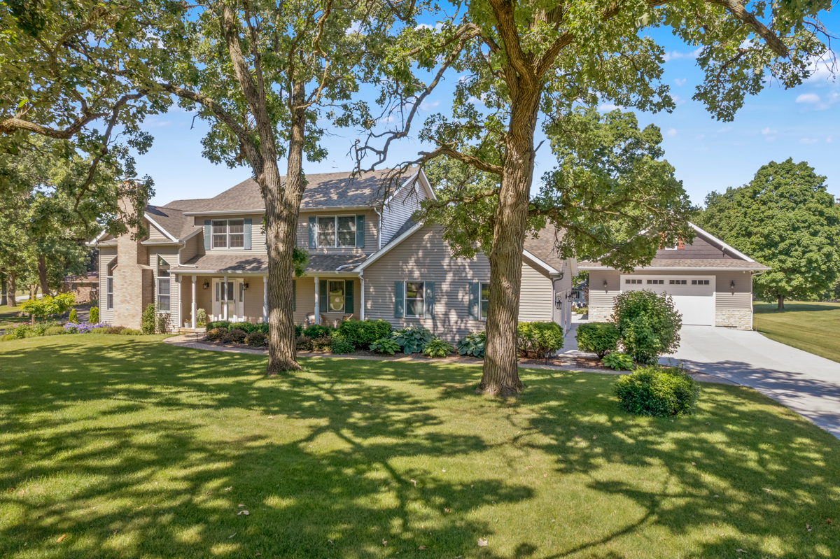 Property Photo:  17N180 Oak Grove Drive  IL 60140 