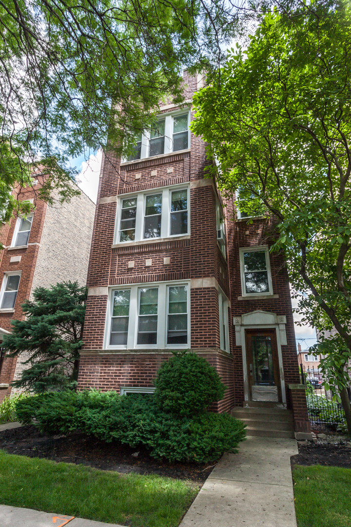 Property Photo: 4931 N Washtenaw Avenue 2 IL 60625
