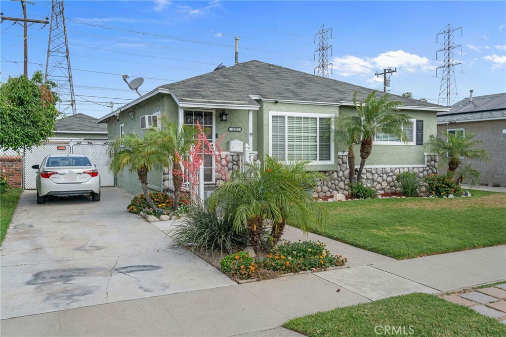 Property Photo:  10237 Karmont Avenue  CA 90280 