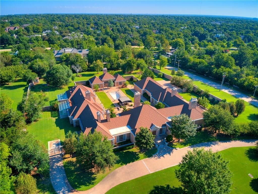 Property Photo: 1701 Drury Lane OK 73116