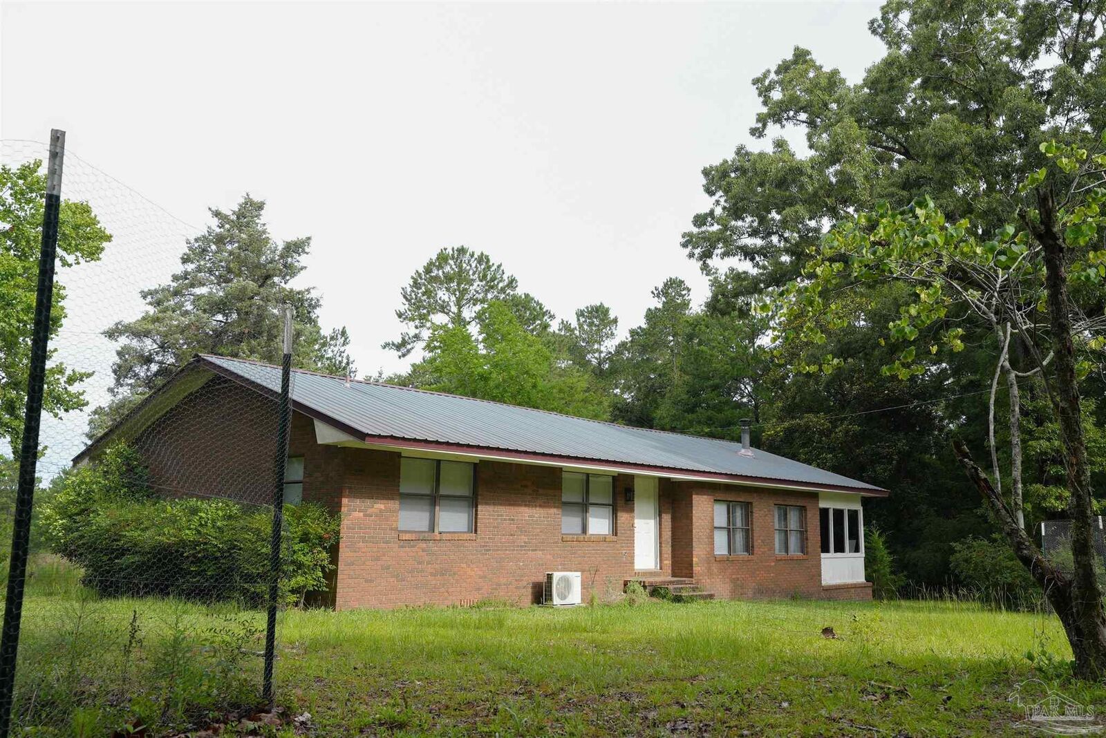 Property Photo: 8374 Old Ebenezer Rd FL 32567
