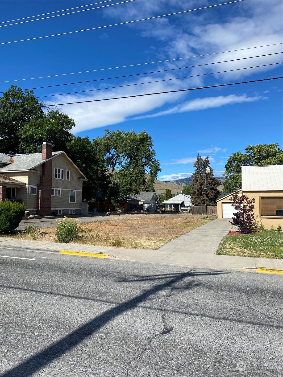 Property Photo: 624 Okanogan Avenue WA 98801