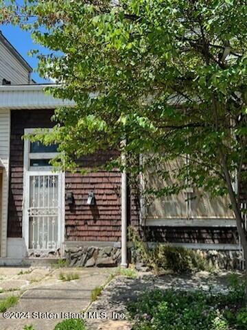 Property Photo:  6 Frean Street  NY 10304 