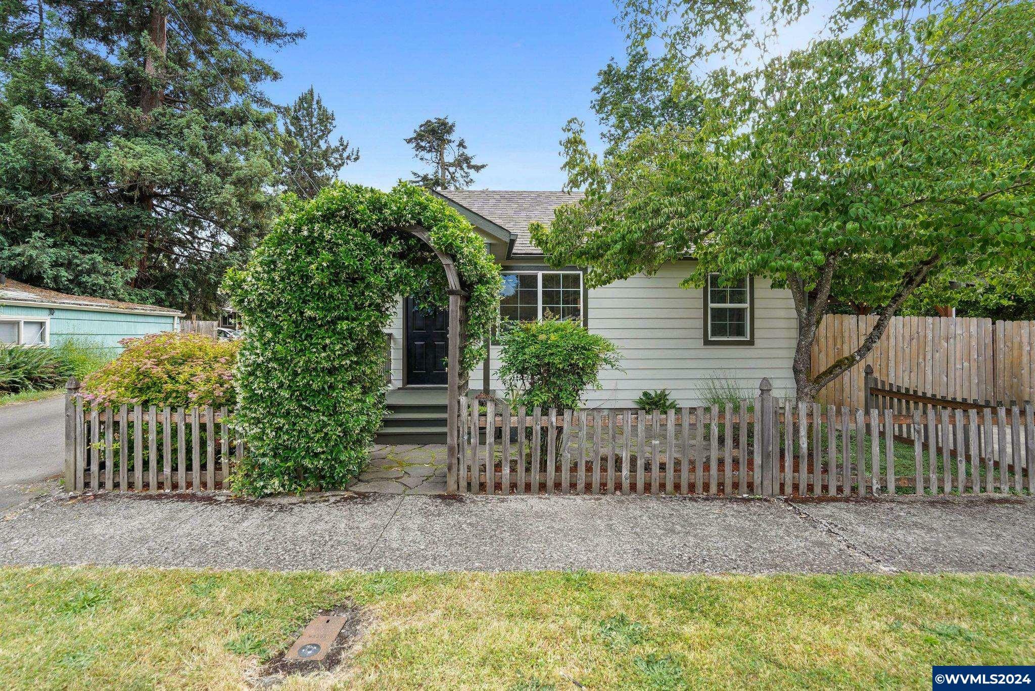 Property Photo:  755  McNary Av NW  OR 97304-3955 