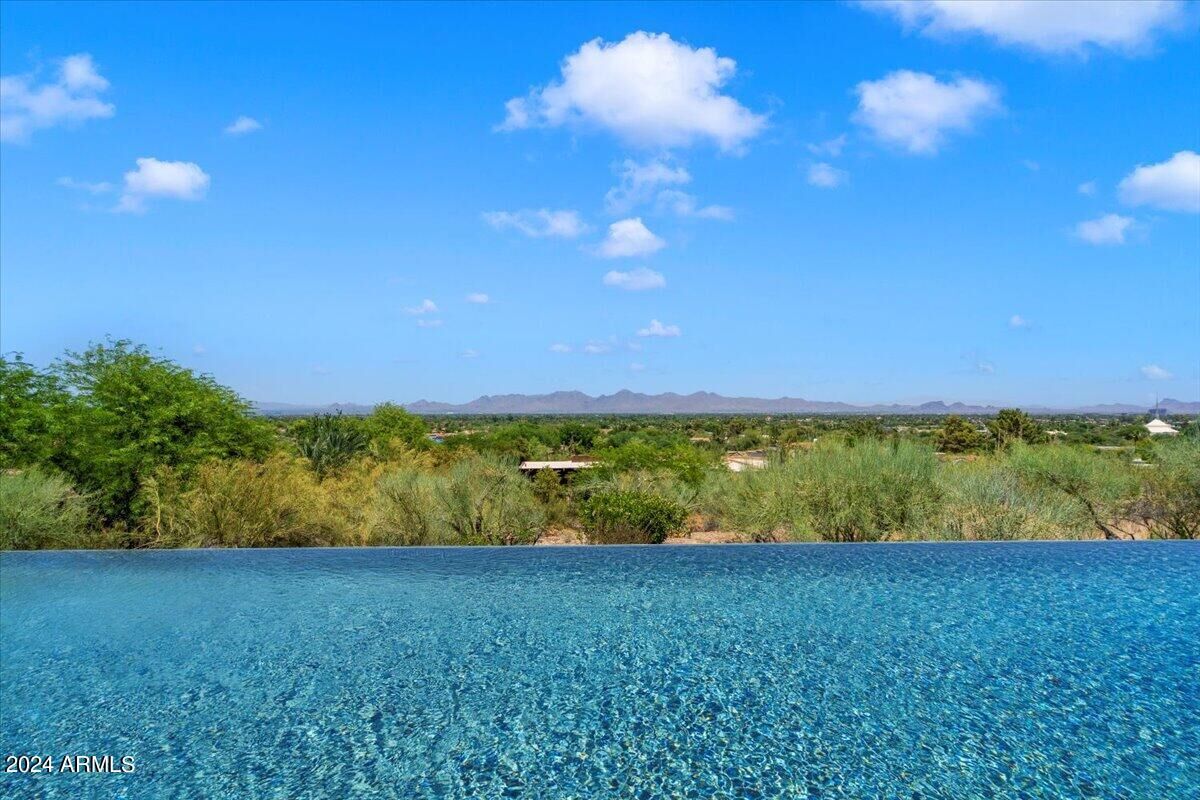 Property Photo: 7171 N 64th Place AZ 85253