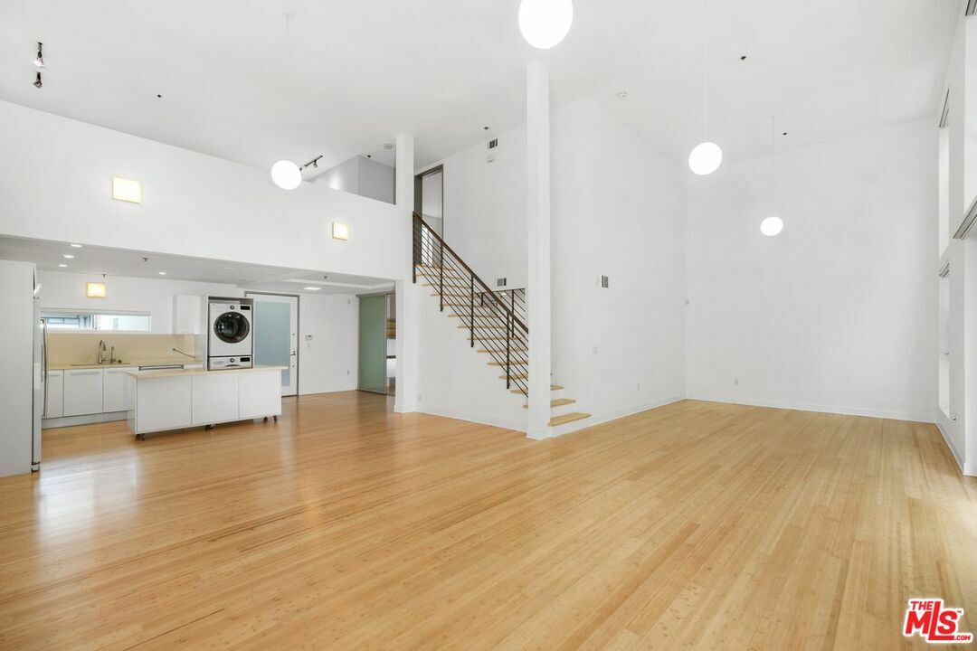 Property Photo:  13326   Beach Ave 105  CA 90292 