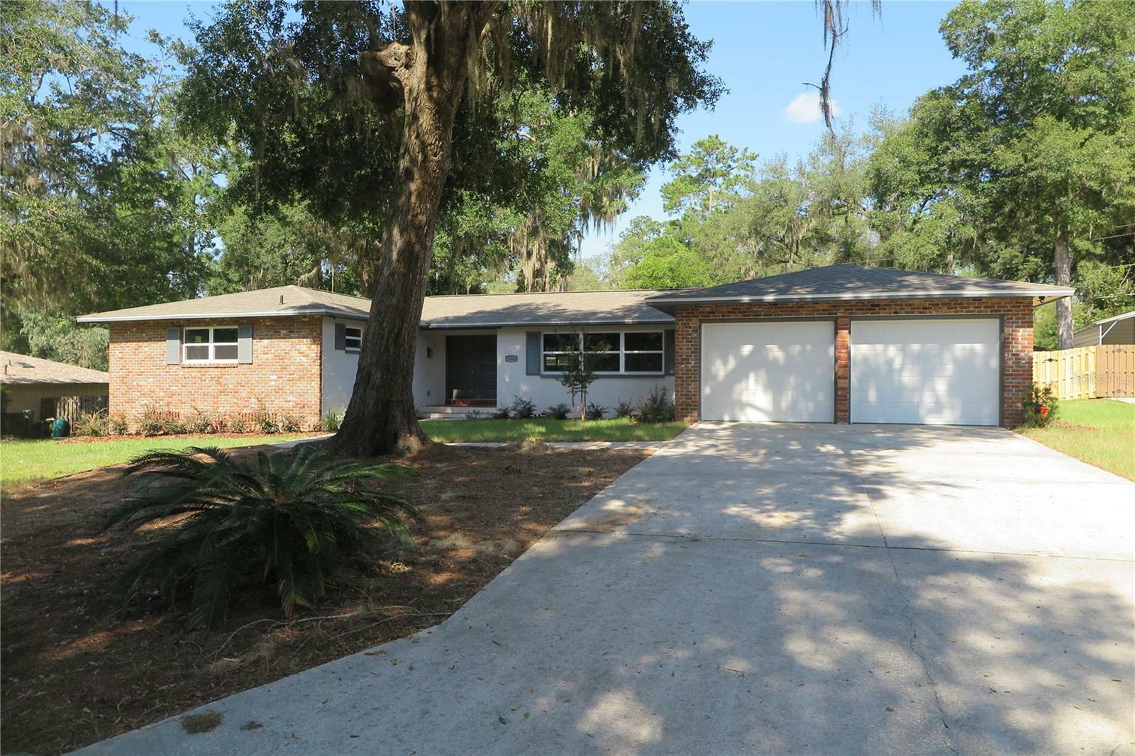 Property Photo:  1806 NW 21st Street  FL 32605 