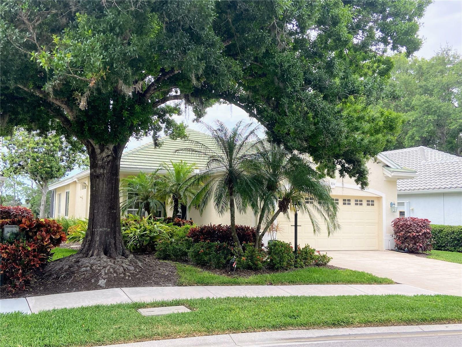 Property Photo: 334 Melrose Court FL 34292