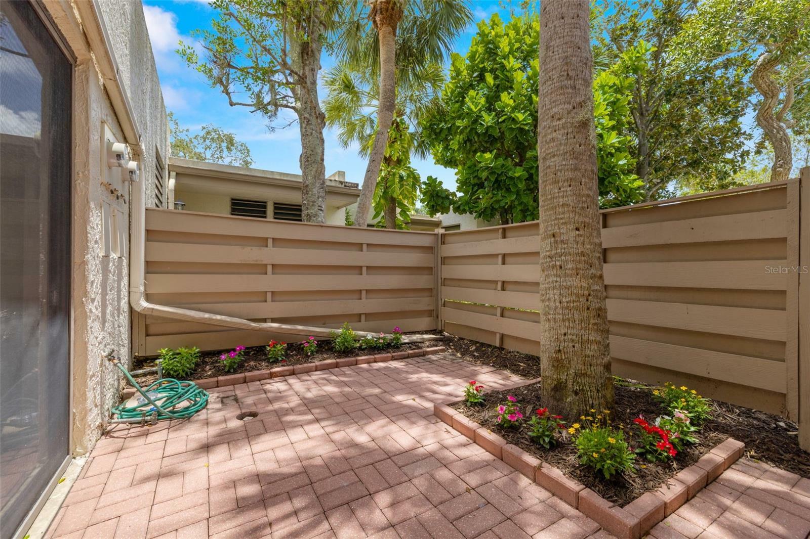 Property Photo:  516 Lakeside Drive  FL 34210 