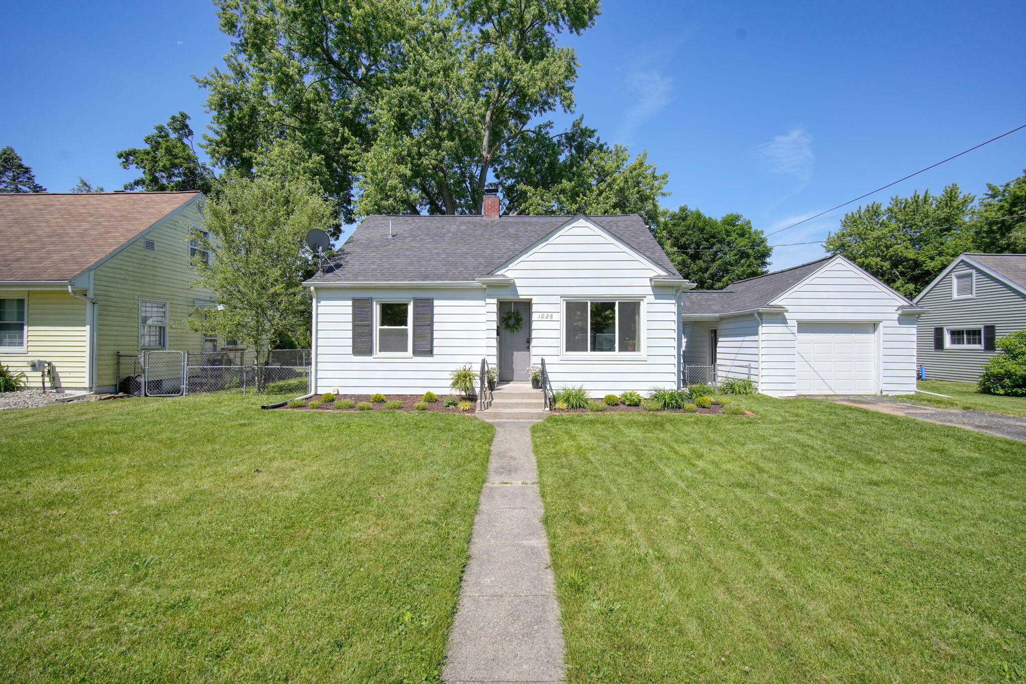 Property Photo:  1028 S Webster Street  MI 49203 