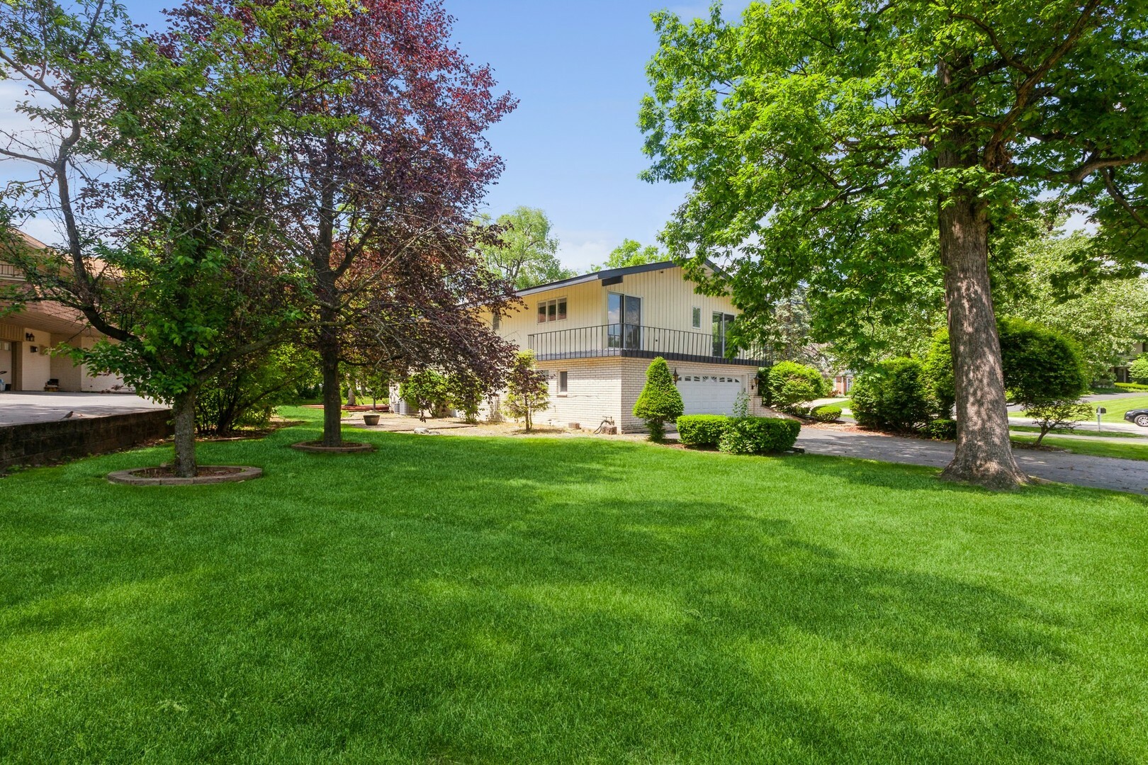 Property Photo:  40 Cambridge Drive  IL 60523 